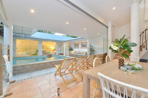 [ ANDY'S BEACH HOUSE ] - Accommodation Gladstone 5