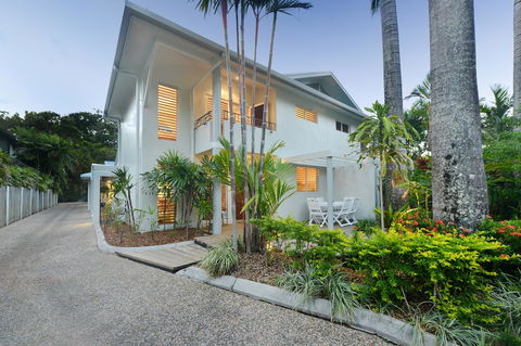 [ ANDY'S BEACH HOUSE ] - Accommodation Gladstone 11
