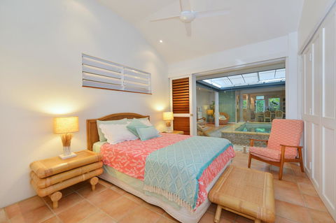 [ ANDY'S BEACH HOUSE ] - Accommodation Gladstone 25