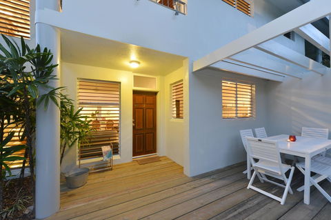 [ ANDY'S BEACH HOUSE ] - Accommodation Gladstone 7