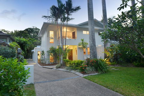 [ ANDY'S BEACH HOUSE ] - Accommodation Gladstone 4