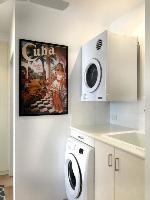 [ ANDY'S BEACH HOUSE ] - Accommodation Gladstone 37