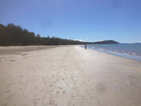 [ ANDY'S BEACH HOUSE ] - Accommodation Gladstone 2
