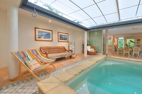 [ ANDY'S BEACH HOUSE ] - Accommodation Gladstone 23