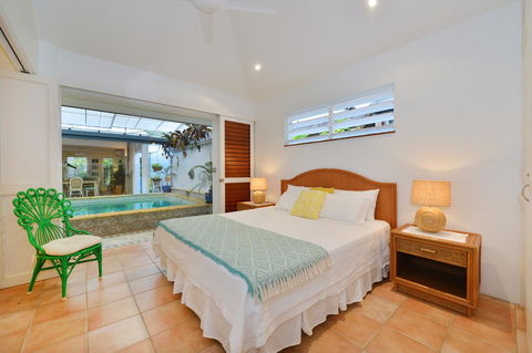 [ ANDY'S BEACH HOUSE ] - Accommodation Gladstone 27