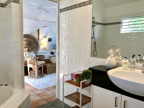 [ ANDY'S BEACH HOUSE ] - Accommodation Gladstone 38