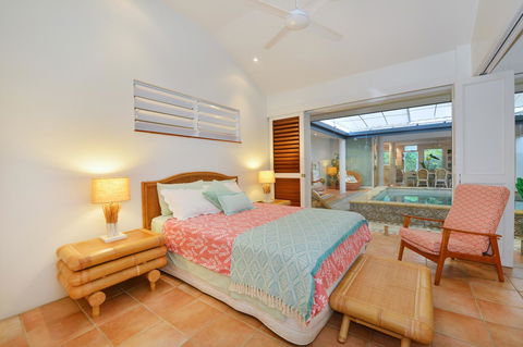 [ ANDY'S BEACH HOUSE ] - Accommodation Gladstone 24