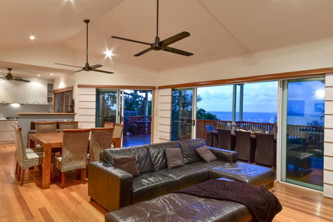 Bella Vista On Nara Pets Welcome - Accommodation Gladstone 10