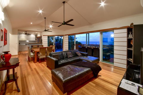 Bella Vista On Nara Pets Welcome - Accommodation Gladstone 11