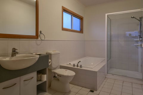 Bella Vista On Nara Pets Welcome - Accommodation Gladstone 16
