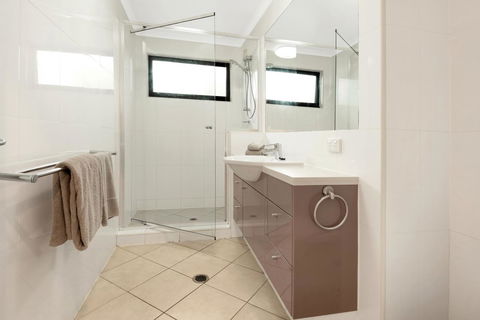 Shorelines - Accommodation Gladstone 6