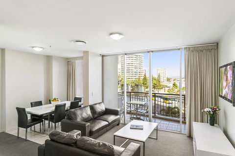 Mantra Towers Of Chevron - Accommodation Gladstone 24