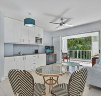 Couples private spa beach getaway - Accommodation Gladstone