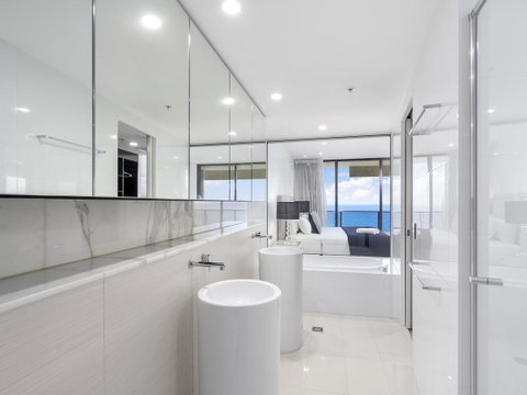 Oracle Resort Broadbeach - Gclr - Accommodation Gladstone 24