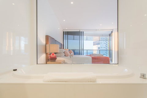Oracle Resort Broadbeach - Gclr - Accommodation Gladstone 11