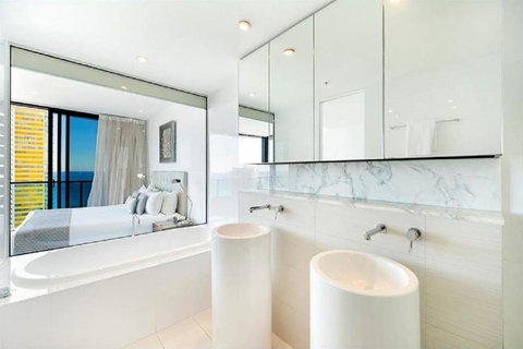 Oracle Resort Broadbeach - Gclr - Accommodation Gladstone 2