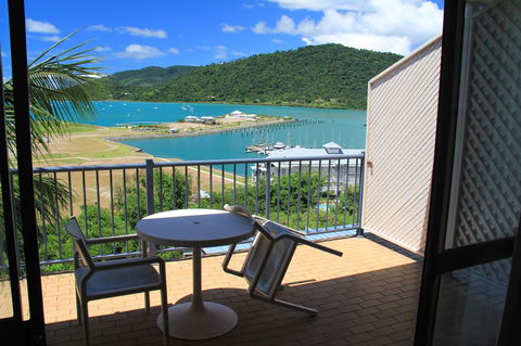 Ocean Views At Whitsunday Terraces Resort - Accommodation Gladstone 5