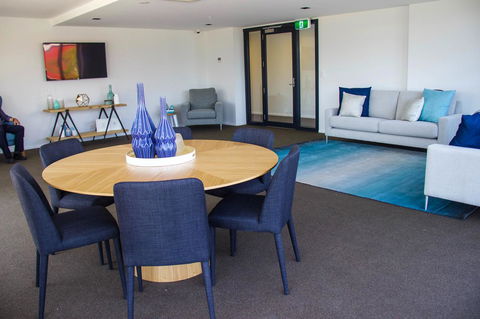 Synergy Broadbeach - Official - Accommodation Gladstone 12