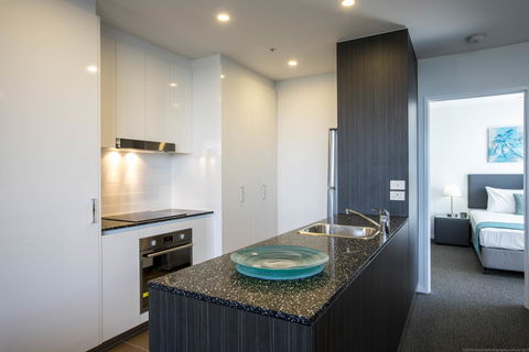 Synergy Broadbeach - Official - Accommodation Gladstone 1