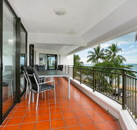 Roydon Beachfront Apartments - Accommodation Gladstone