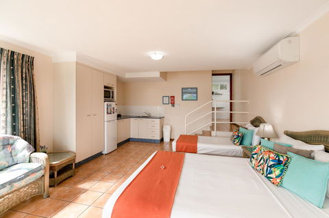 Sunlit Waters Studio Apartments - Accommodation Gladstone 41
