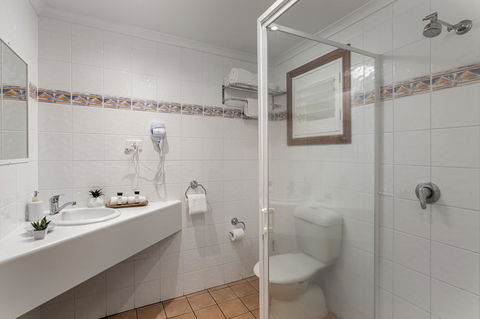 Sunlit Waters Studio Apartments - Accommodation Gladstone 11