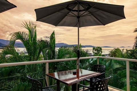 Sunlit Waters Studio Apartments - Accommodation Gladstone 1