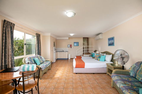 Sunlit Waters Studio Apartments - Accommodation Gladstone 42