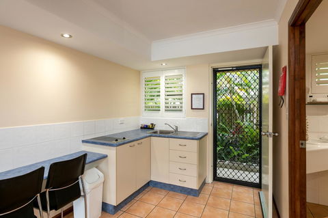 Sunlit Waters Studio Apartments - Accommodation Gladstone 27