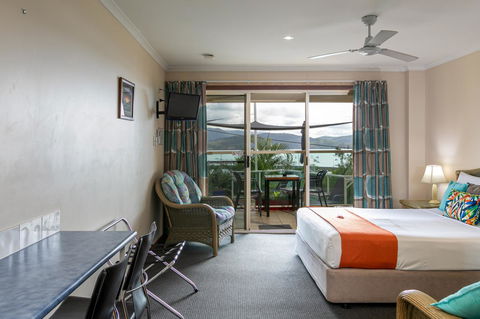Sunlit Waters Studio Apartments - Accommodation Gladstone 10