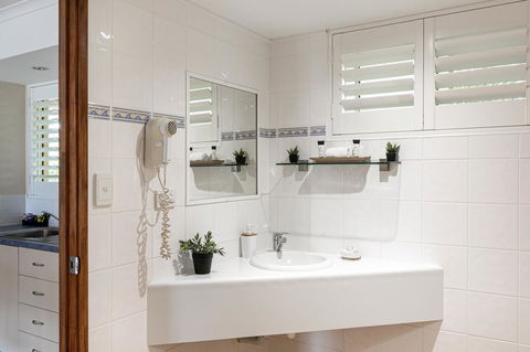 Sunlit Waters Studio Apartments - Accommodation Gladstone 26