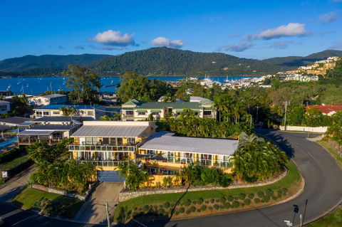 Sunlit Waters Studio Apartments - Accommodation Gladstone 6