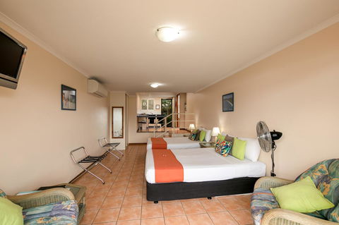 Sunlit Waters Studio Apartments - Accommodation Gladstone 30