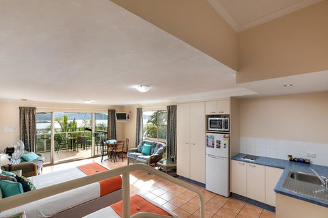 Sunlit Waters Studio Apartments - Accommodation Gladstone 38