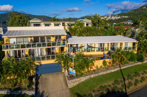 Sunlit Waters Studio Apartments - Accommodation Gladstone 7