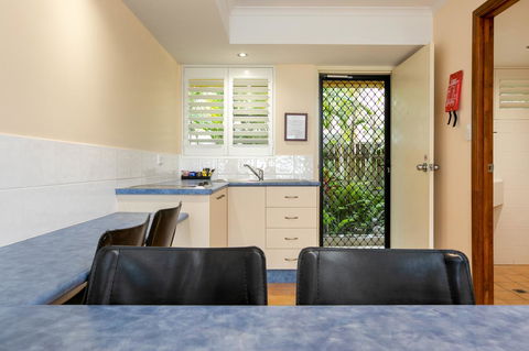 Sunlit Waters Studio Apartments - Accommodation Gladstone 28