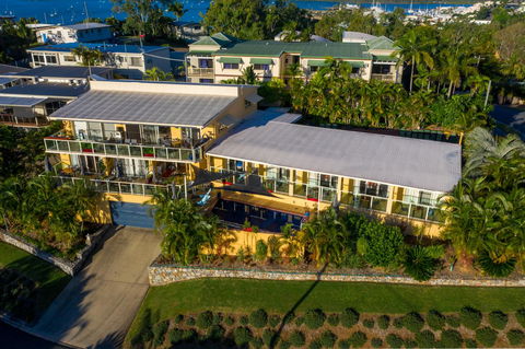Sunlit Waters Studio Apartments - Accommodation Gladstone 8