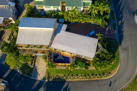 Sunlit Waters Studio Apartments - Accommodation Gladstone 5