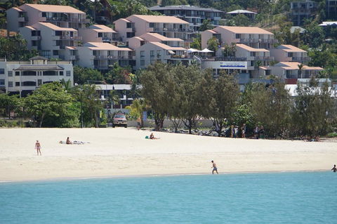 Airlie Seaview Apartments - Accommodation Gladstone 6