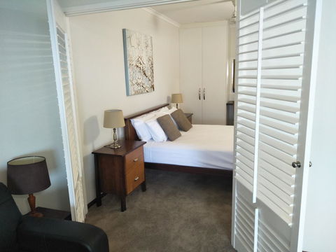 Airlie Seaview Apartments - Accommodation Gladstone 3