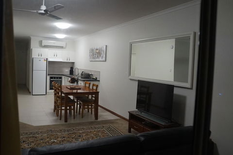 Airlie Seaview Apartments - Accommodation Gladstone 8