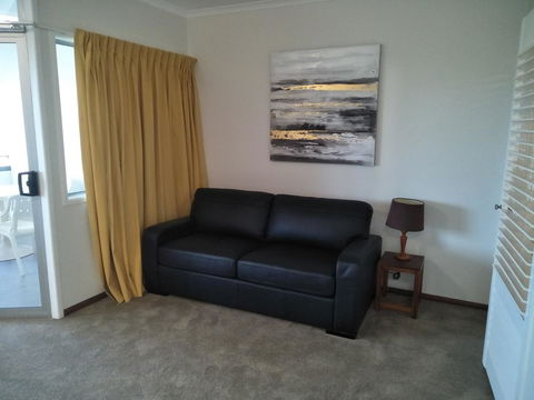 Airlie Seaview Apartments - Accommodation Gladstone 14