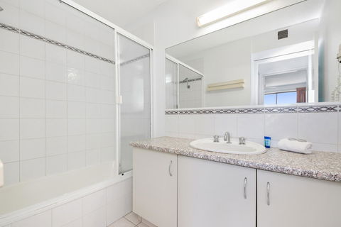Alexandria Apartments - Accommodation Gladstone 14
