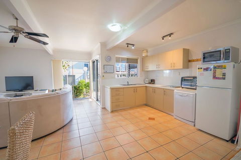 Airlie Apartments - Accommodation Gladstone 12