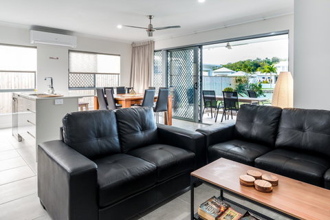 Blue Lagoon Villa A - Accommodation Gladstone 13