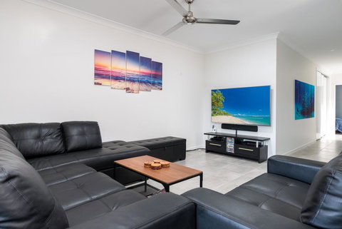 Blue Lagoon Villa A - Accommodation Gladstone 17