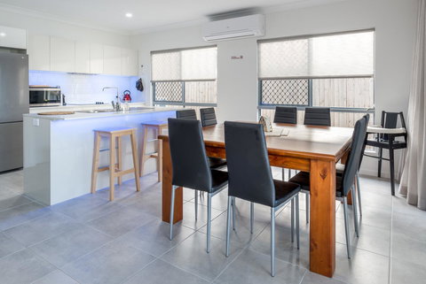 Blue Lagoon Villa A - Accommodation Gladstone 14