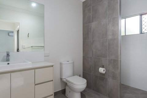 Blue Lagoon Villa A - Accommodation Gladstone 5