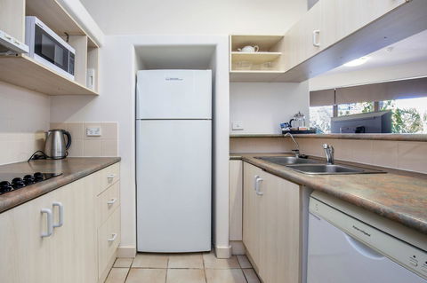 Tiki Hotel Apartments Surfers Paradise - Accommodation Gladstone 11