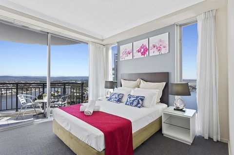 Beach Stay - Ocean & Riverview Resort Chevron Renaissance Central Surfers Paradise - Accommodation Gladstone 8